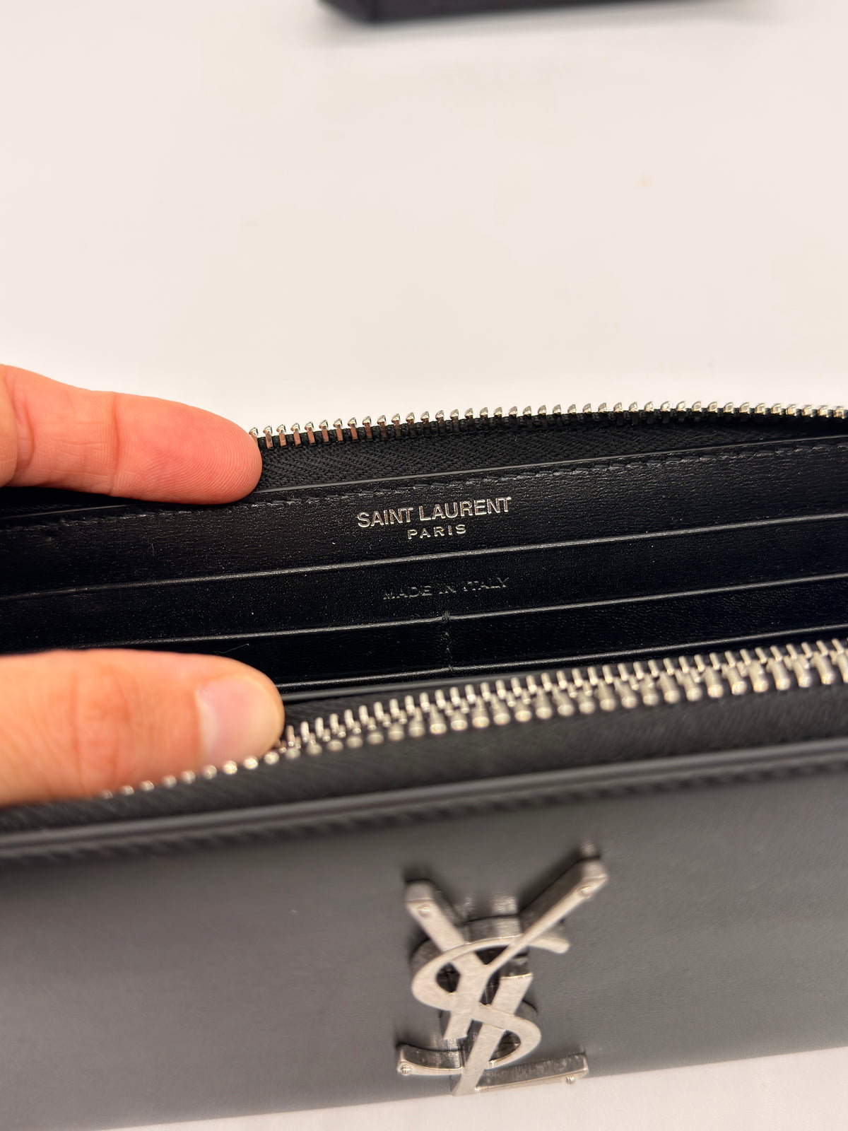 Yves Saint Laurent Cassandra Portafoglio Nero in Pelle
