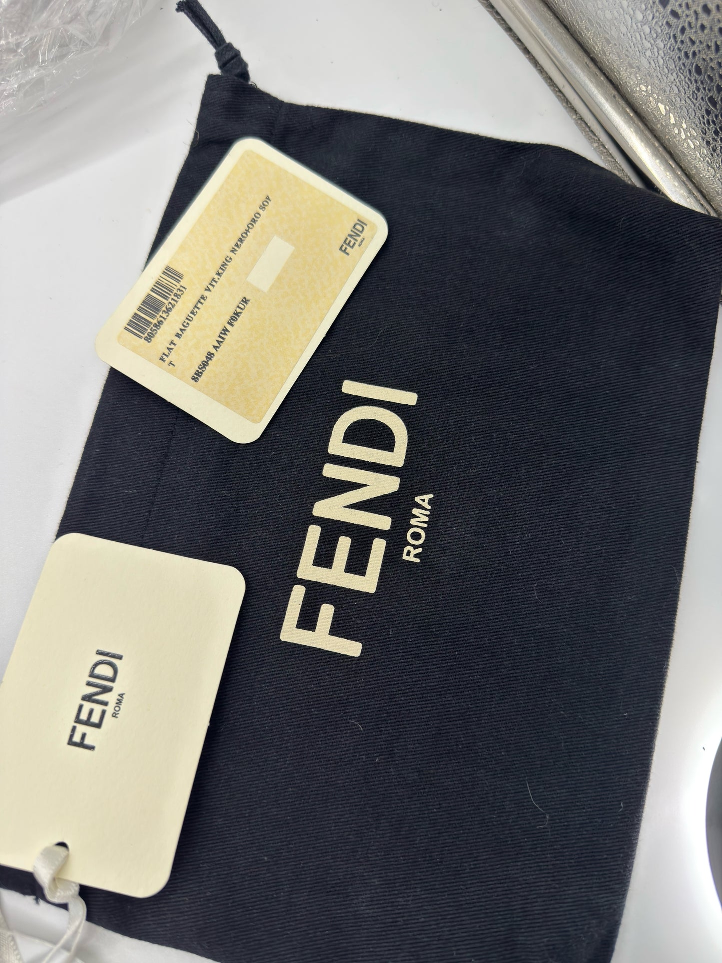 Sacchetto antipolvere nero Borse Vintage con logo Fendi Roma dorato e cartellini di autenticità originali