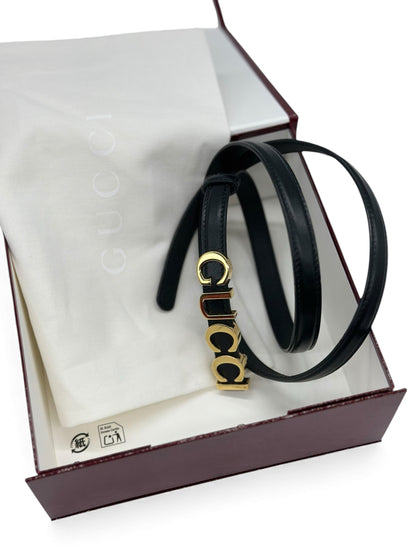 Cintura Gucci nera in pelle con dettagli in metallo placcato oro, accessorio di lusso autentico in ottime condizioni.