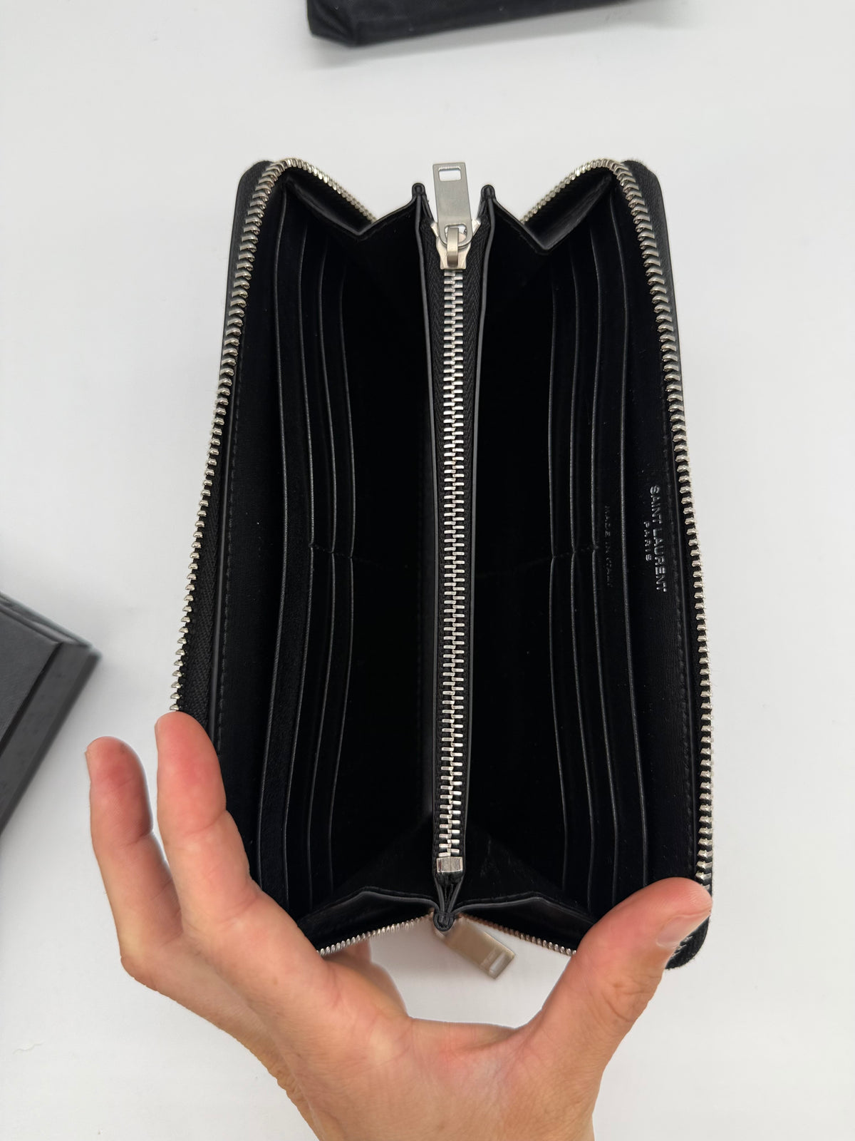 Yves Saint Laurent Cassandra Portafoglio Nero in Pelle