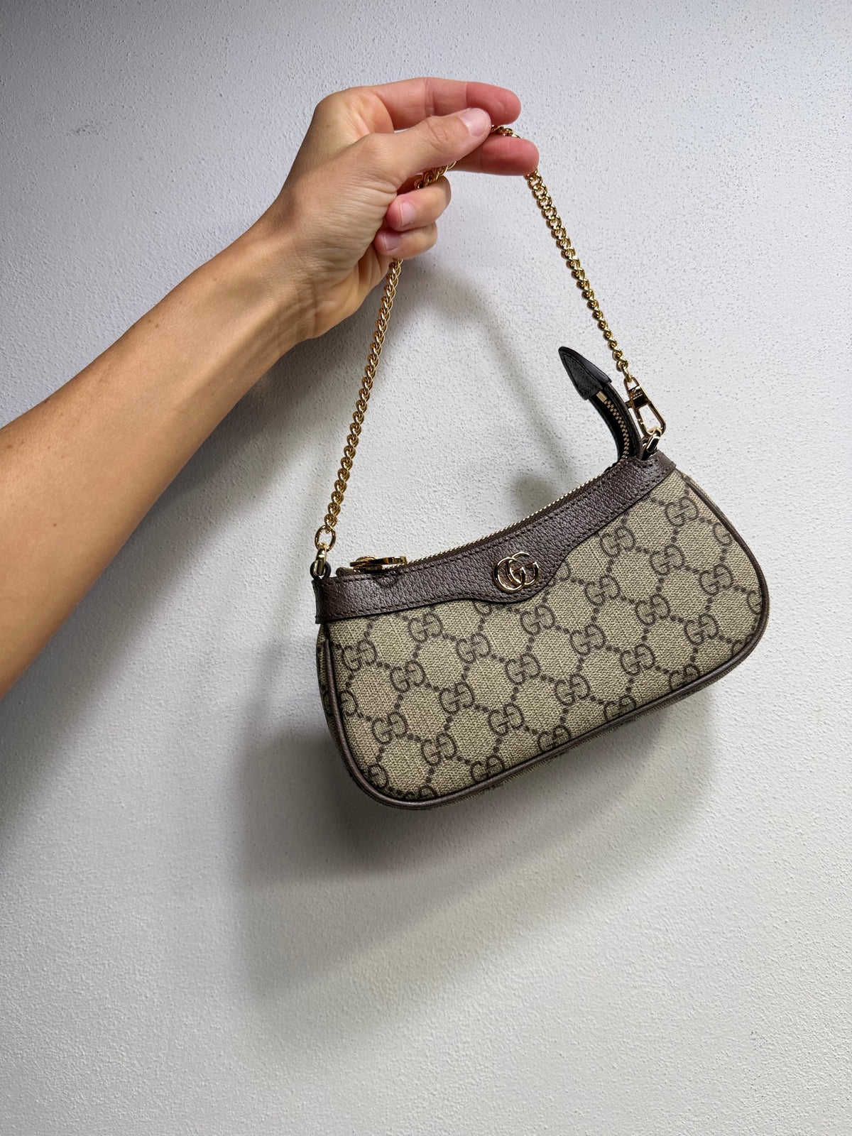 Gucci Ophidia GG Supreme Mini marrone e beige in tela monogram e pelle con metalleria dorata. Come nuova, completa di dust bag, scatola e certificati.