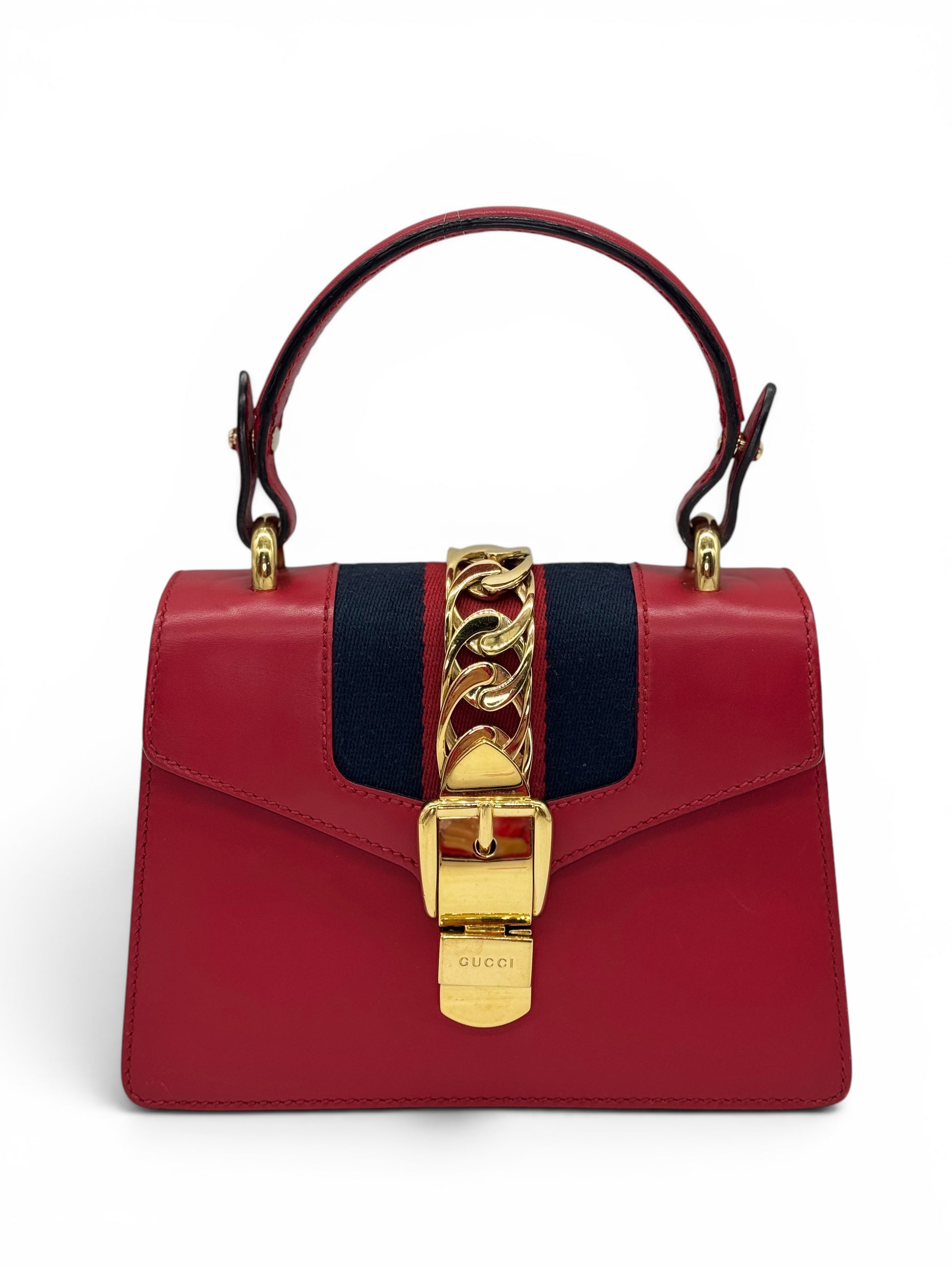 Borsa Gucci Sylvie Mini Top Handle rossa in pelle con nastro Web e dettagli in metallo dorato, modello a mano e tracolla autentico.