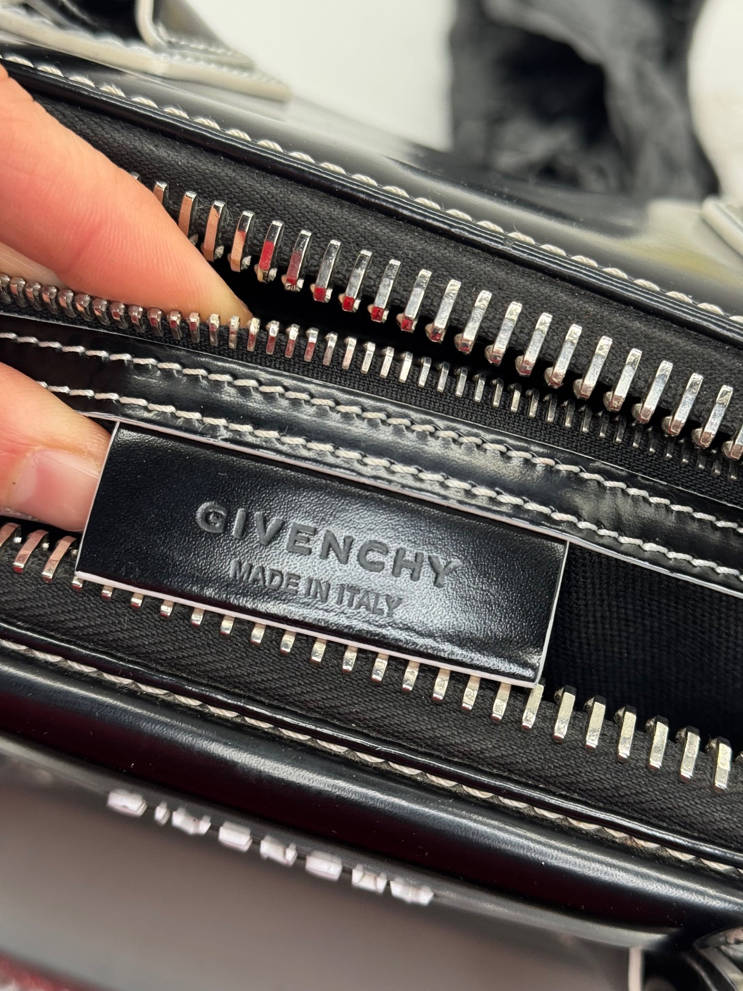 Givenchy Antigona Vernice
