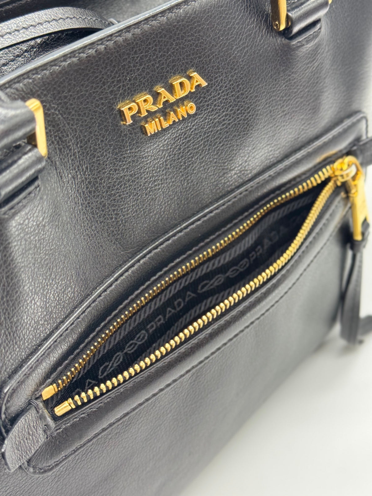 Prada Grand Shopping Tote Nera in Pelle