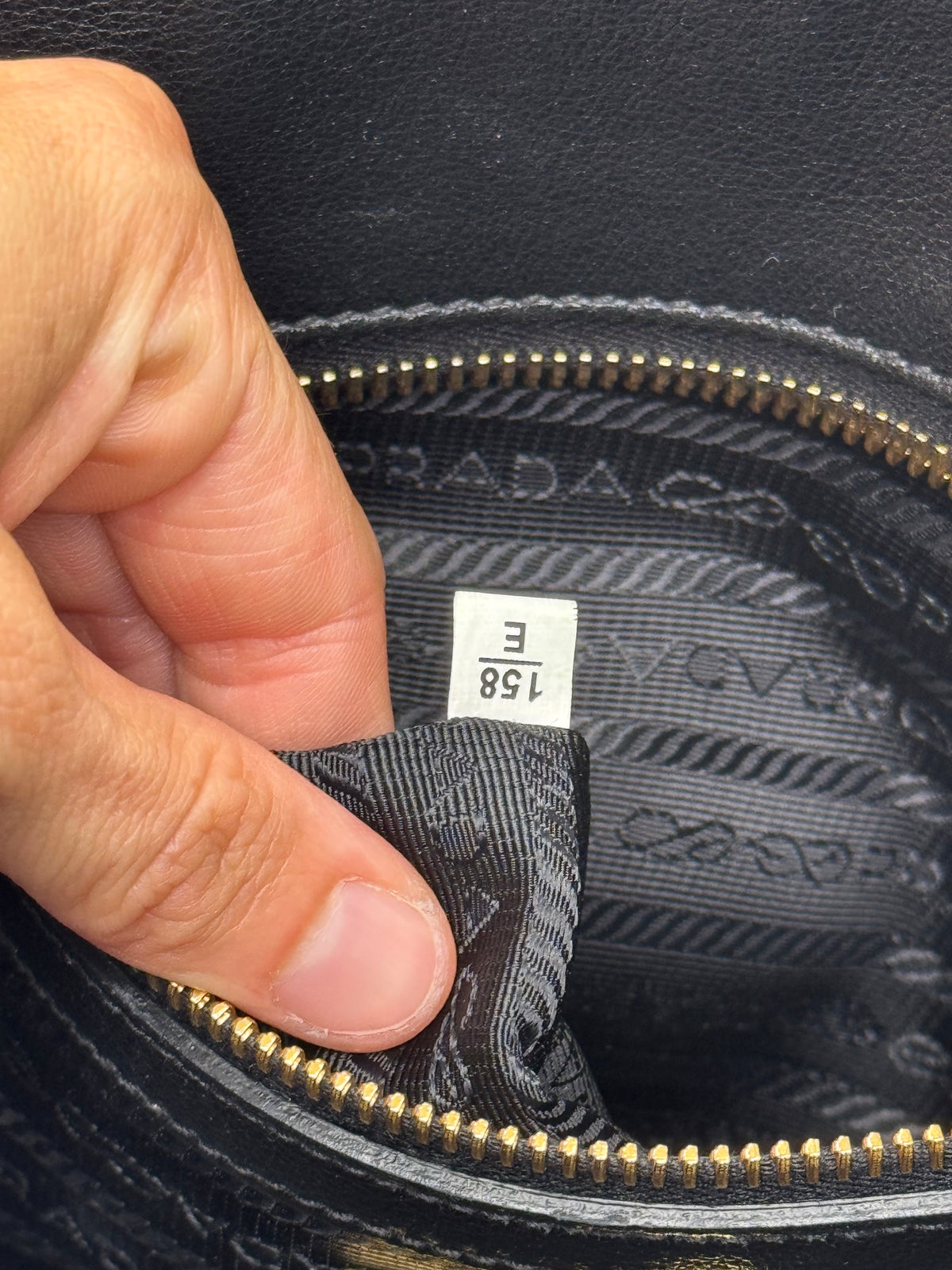 Prada Grand Shopping Tote Nera in Pelle