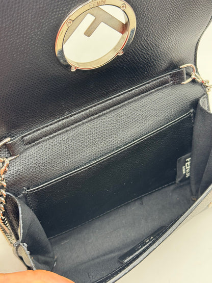 Fendi Kan Logo F pochette nera in pelle vintage autentica interno