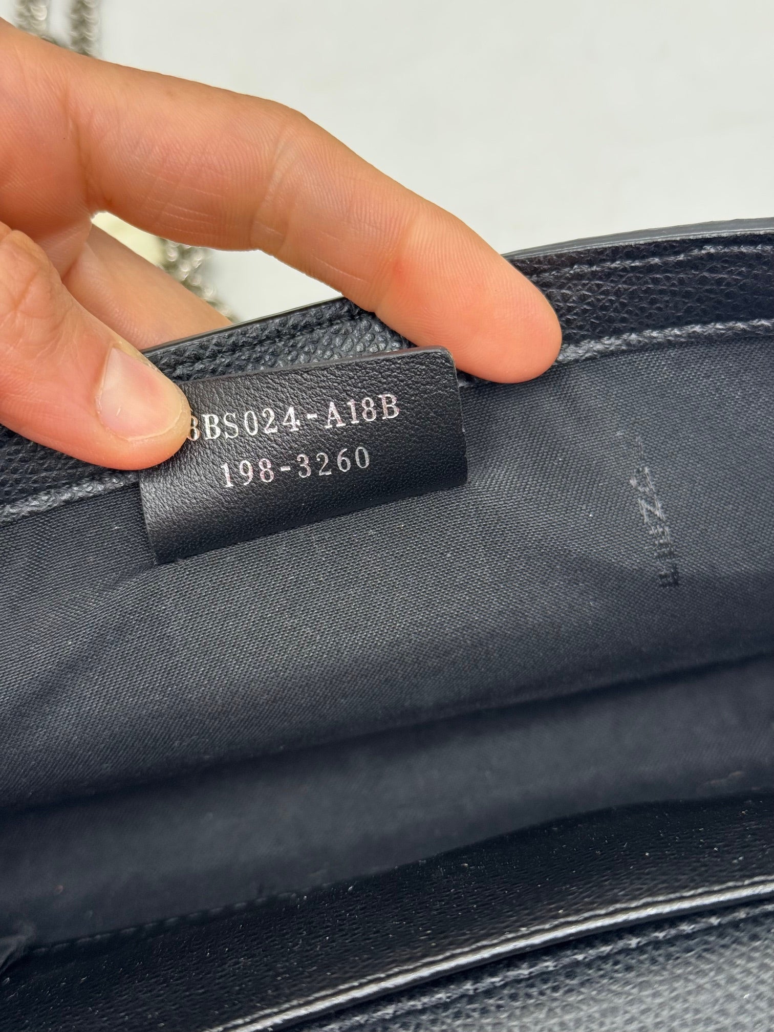 Fendi Kan Logo F pochette nera in pelle vintage autentica seriale
