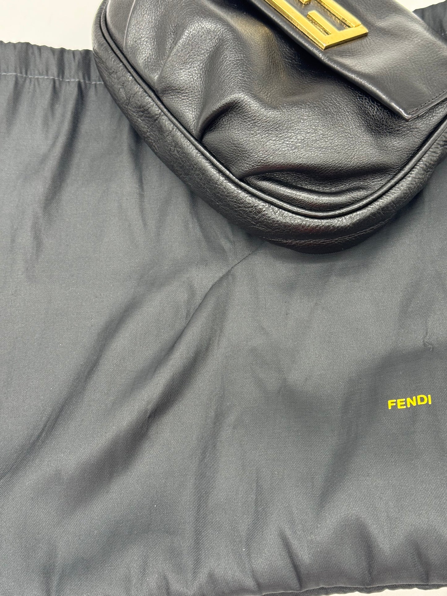 Fendi Mia Nera in Pelle con Catena Oro