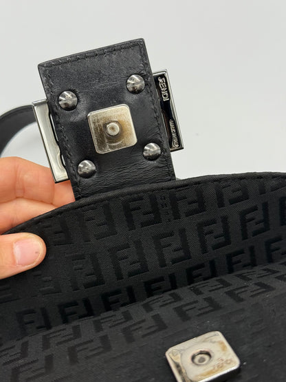 Fendi Baguette Monogram Nera con Logo FF