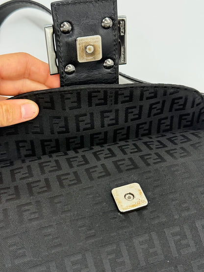 Fendi Baguette Monogram Nera con Logo FF