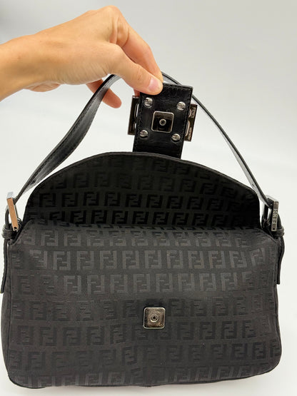 Fendi Baguette Monogram Nera con Logo FF