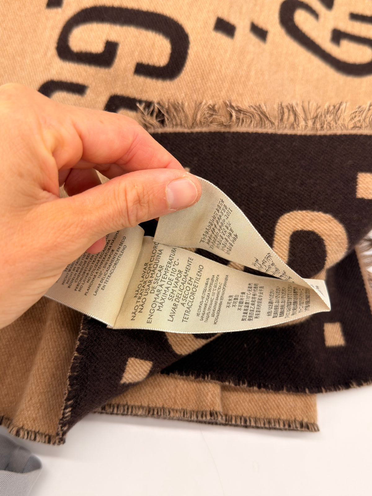 Gucci Sciarpa GG Jacquard in Lana e Seta Marrone Beige