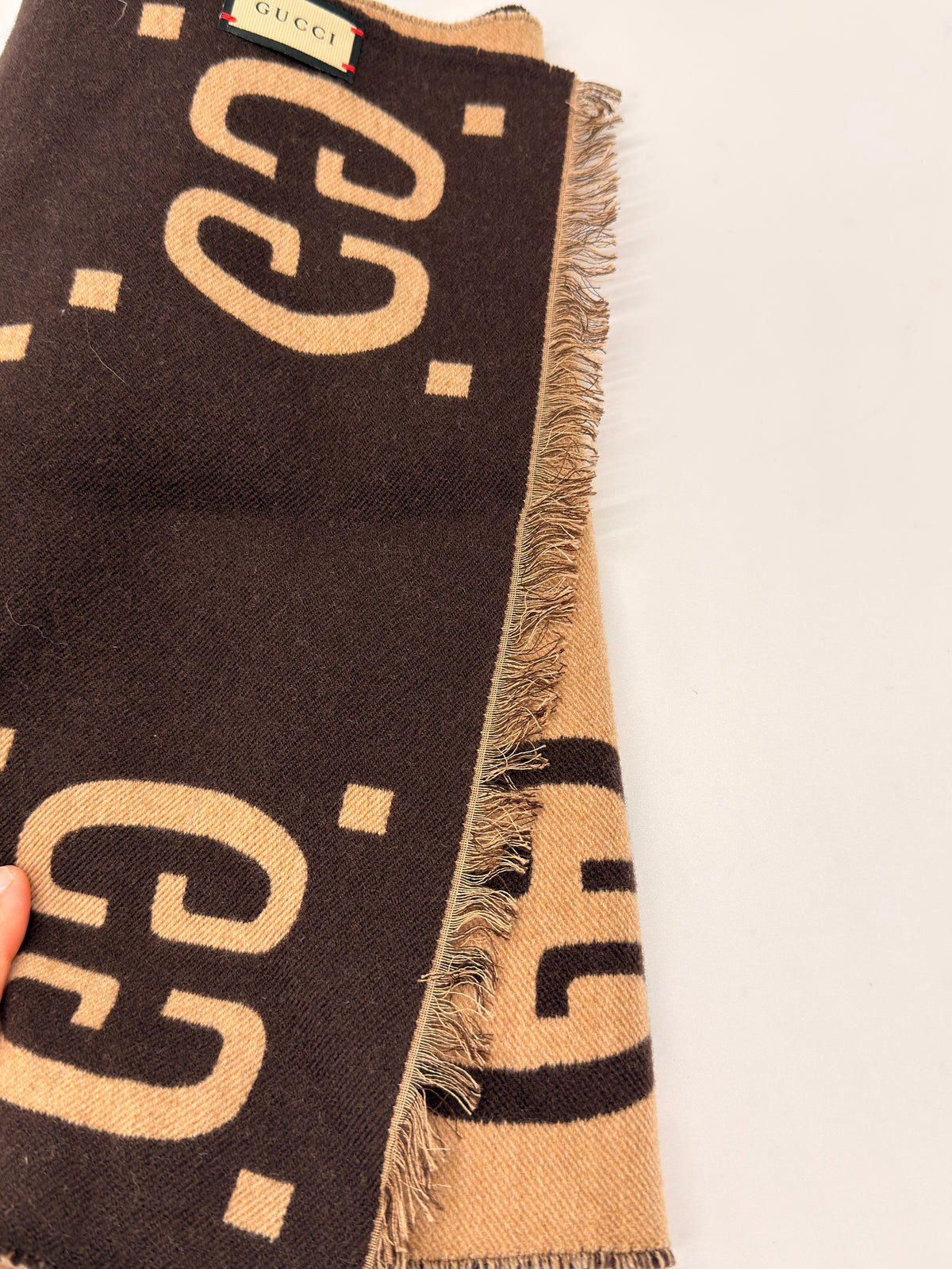 Gucci Sciarpa GG Jacquard in Lana e Seta Marrone Beige