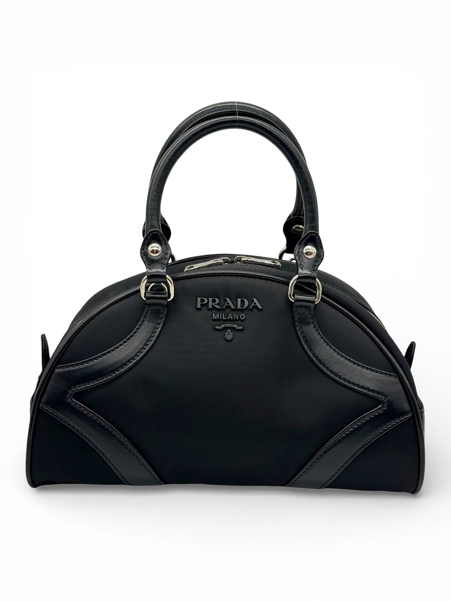 Prada Bowling Bag nera in pelle e nylon con dettagli in metallo argentato, borsa a spalla e a mano autentica.
