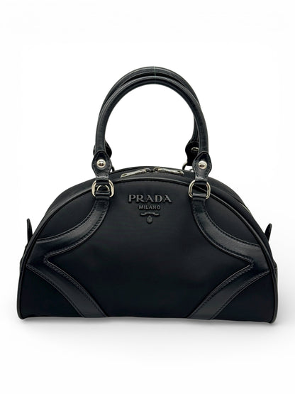 Prada Bowling Bag nera in pelle e nylon con dettagli in metallo argentato, borsa a spalla e a mano autentica.