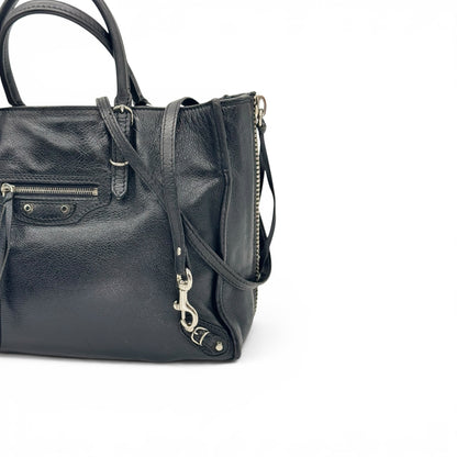 Borsa a mano Borse Vintage Balenciaga in pelle martellata nera con borchie metalliche, zip laterali e tracolla.