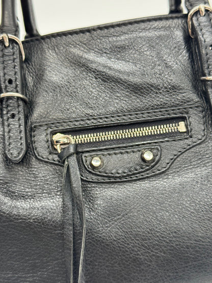Borsa a mano Borse Vintage Balenciaga in pelle martellata nera con zip frontale e borchie metalliche distintive