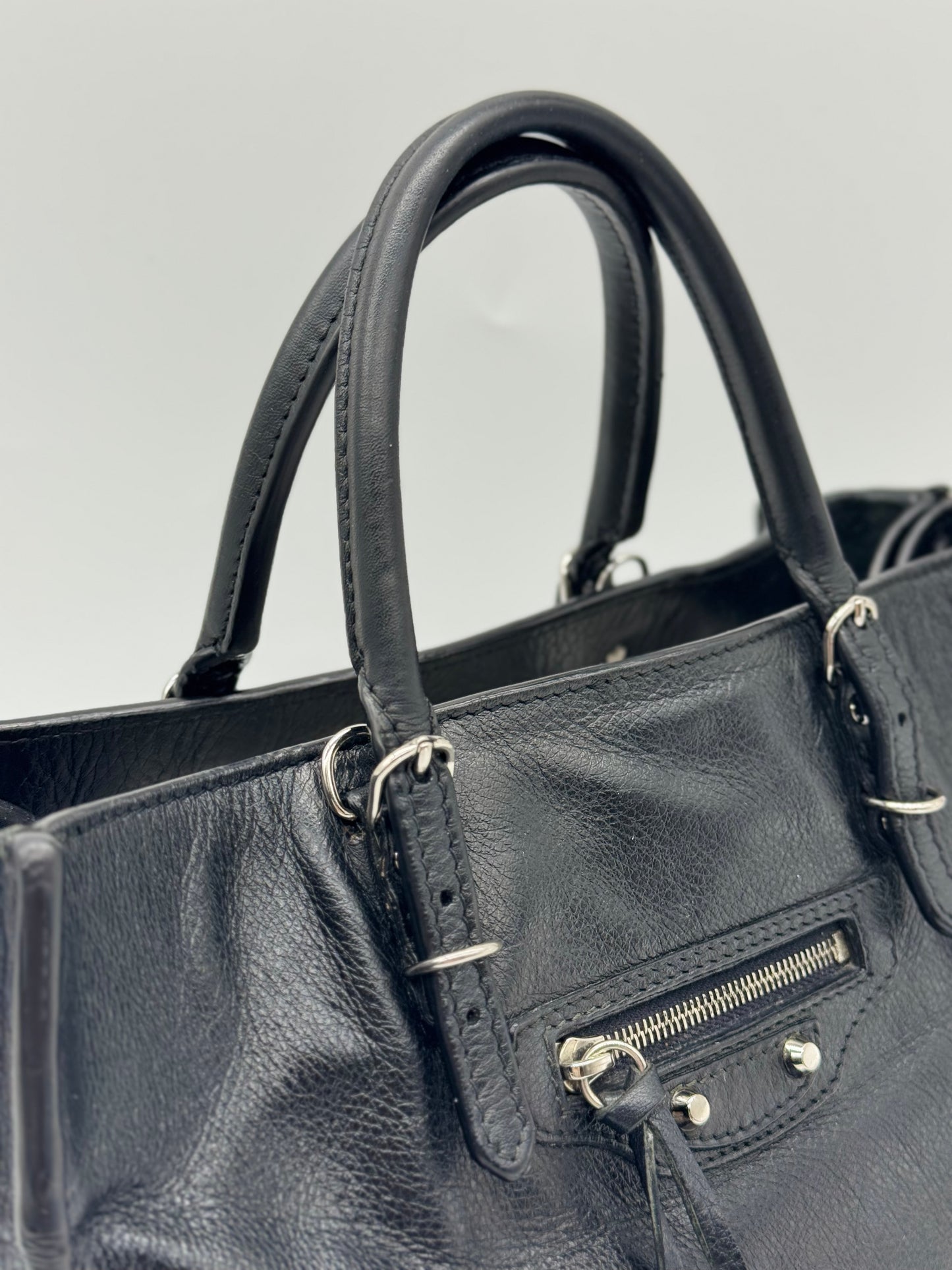 Borsa a mano Borse Vintage Balenciaga in pelle martellata nera con borchie metalliche e doppi manici