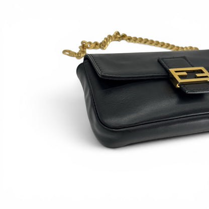 Borsa a spalla Borse Vintage Fendi Baguette in pelle nera con logo FF dorato e tracolla a catena