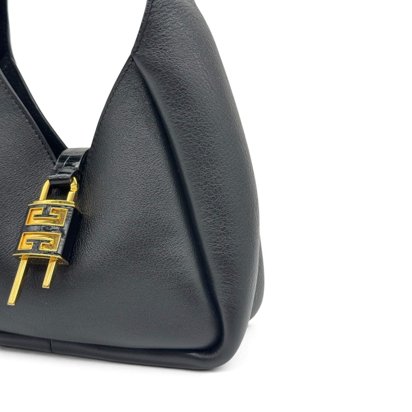 Borsa a spalla Borse Vintage Givenchy Mara in pelle nera granulata con iconico lucchetto frontale in metallo dorato