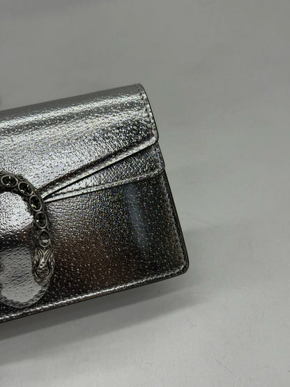 Borsa a tracolla Borse Vintage Gucci Dionysus Mini in pelle metallizzata argento con chiusura a testa di tigre