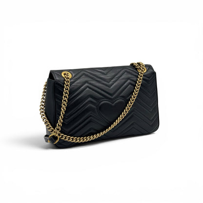 Borsa a tracolla Borse Vintage Gucci Marmont nera in pelle matelassé con motivo chevron e dettagli a cuore sul retro