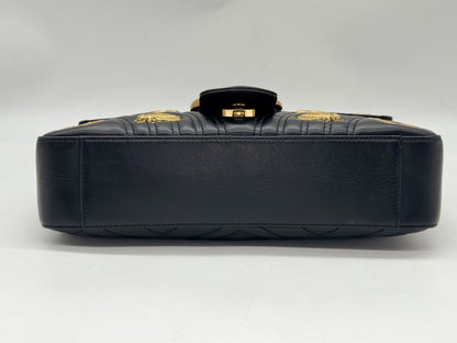 Borsa a tracolla Borse Vintage Gucci Marmont in pelle nera matelassé con applicazioni dorate a forma di api e farfalle