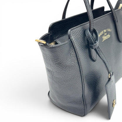 Borsa a mano Borse Vintage Gucci in pelle nera martellata con dettagli in metallo dorato e logo inciso