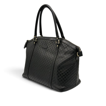 Borsa a spalla Borse Vintage Gucci in pelle nera con motivo GG impresso, dettagli dorati e chiusura con zip.