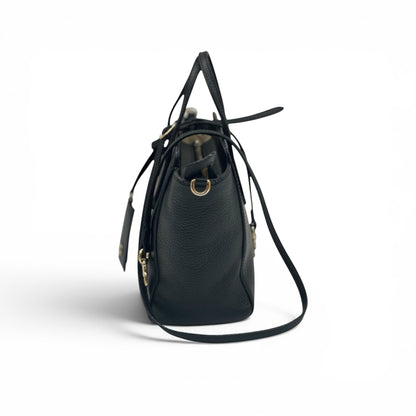Borsa a mano Borse Vintage Gucci in pelle nera martellata con dettagli dorati e tracolla, vista laterale.
