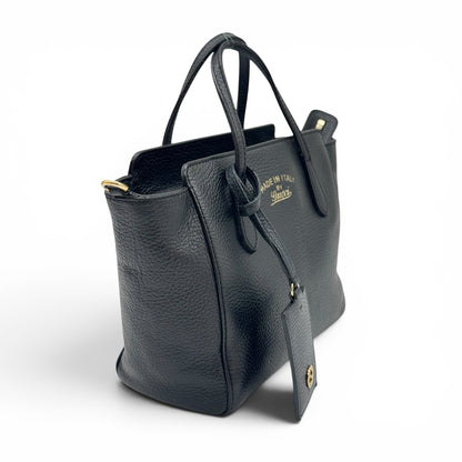Borsa a mano Borse Vintage Gucci in pelle nera martellata con dettagli dorati e targhetta logo pendente