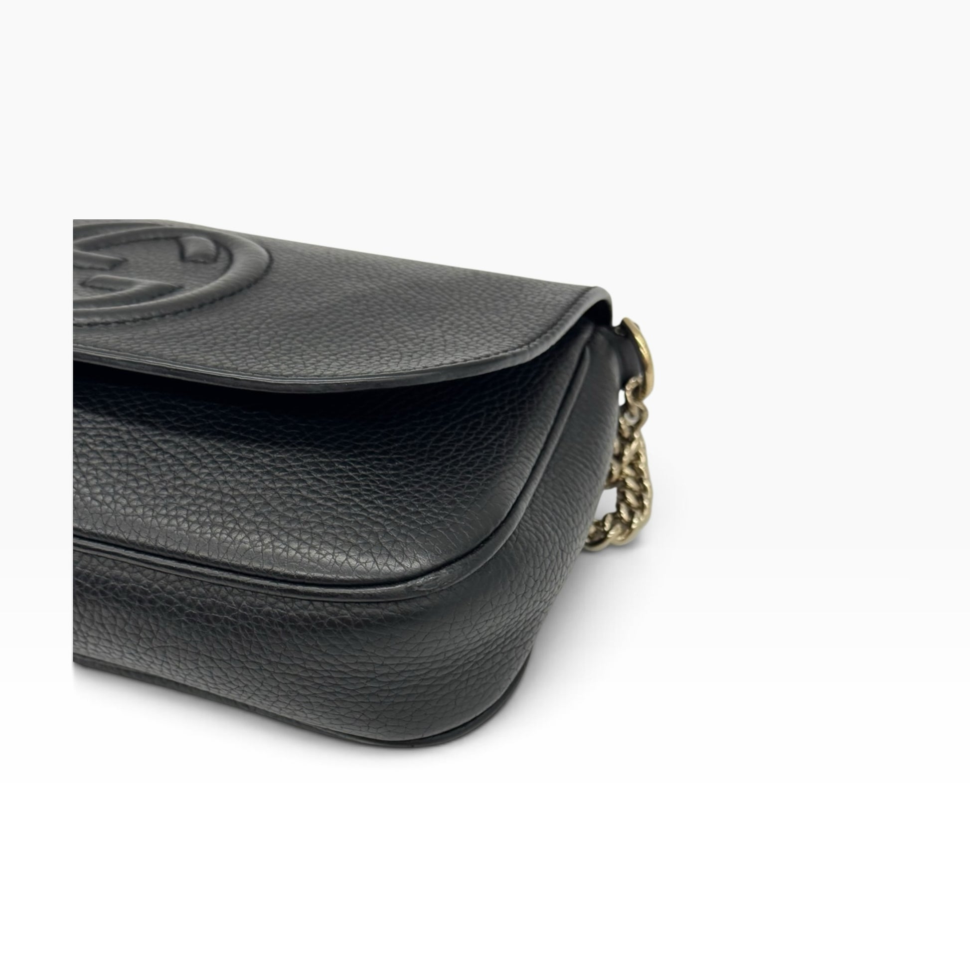 Borsa a tracolla Borse Vintage Gucci Soho in pelle martellata nera con logo in rilievo e tracolla a catena dorata
