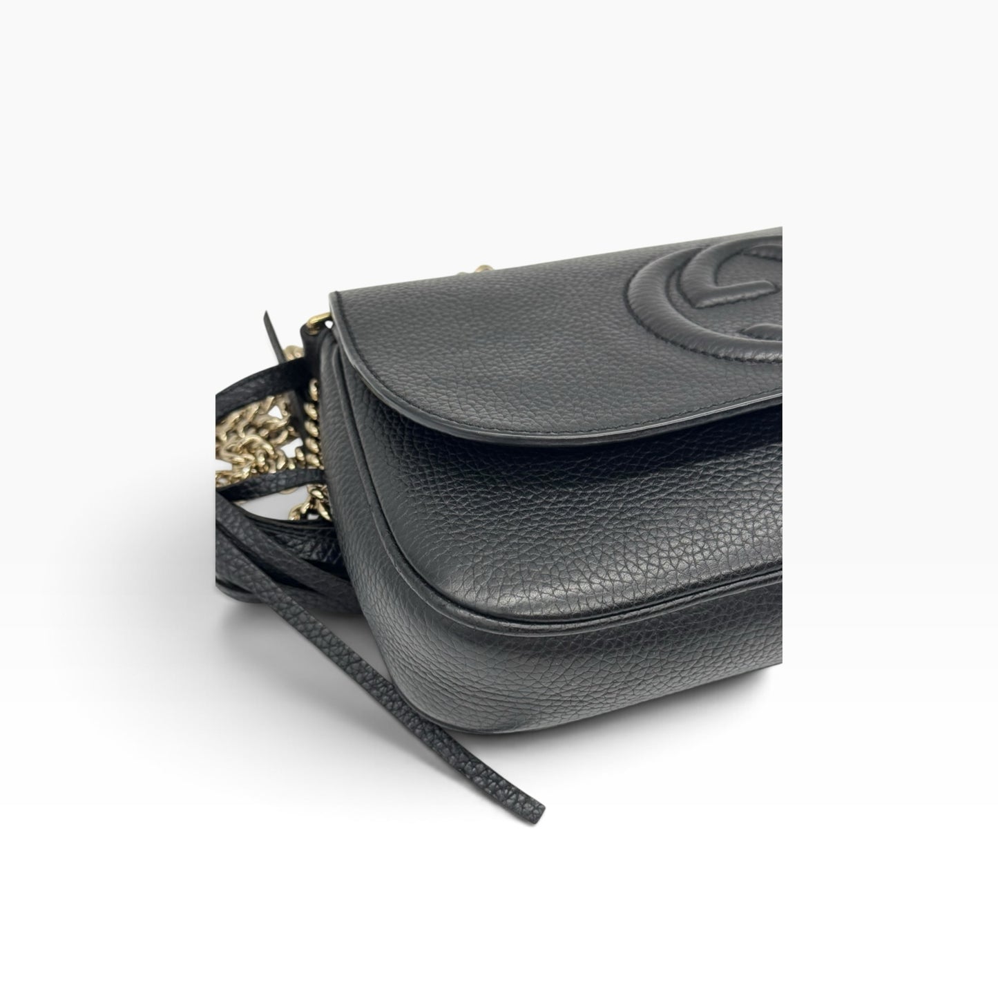 Borsa a tracolla Borse Vintage Gucci Soho in pelle martellata nera con logo in rilievo e dettaglio nappa laterale