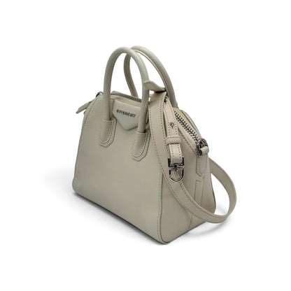 Borsa a mano Borse Vintage Givenchy in pelle martellata color avorio con logo metallico e tracolla rimovibile
