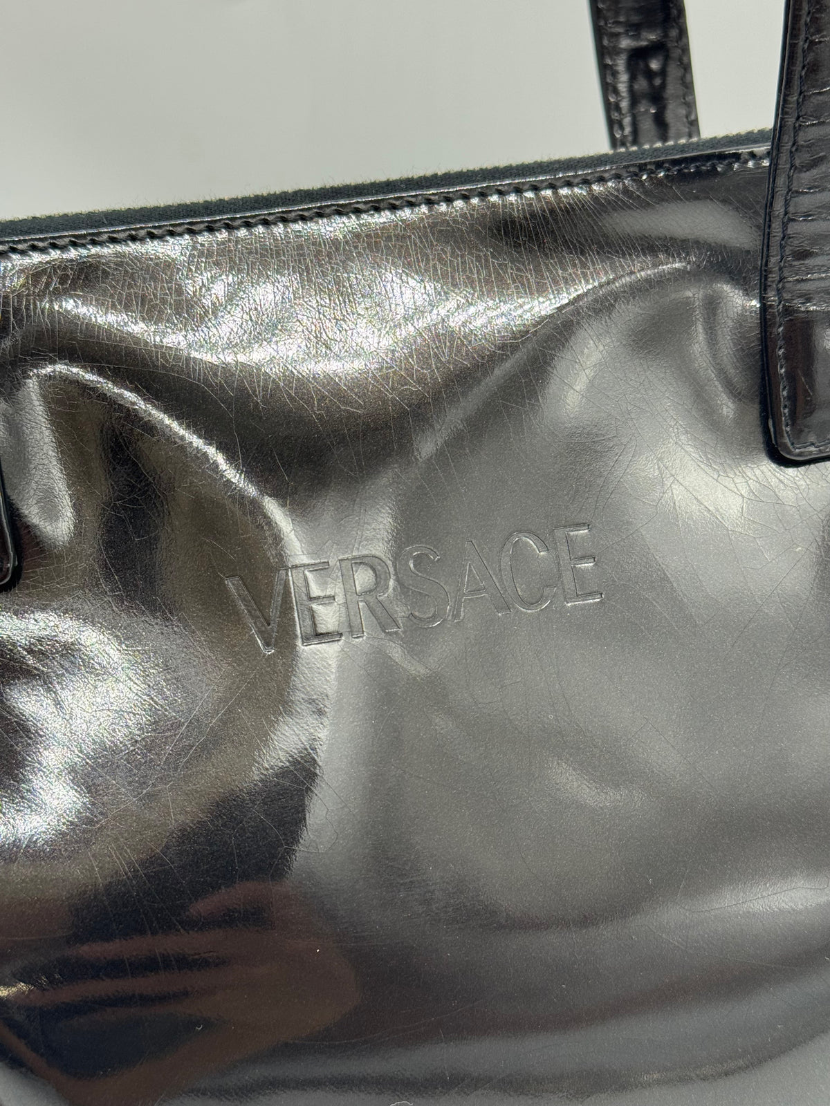 Borsa a mano Borse Vintage Gianni Versace in pelle verniciata nera con logo impresso e finitura lucida