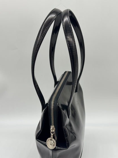 Borsa a mano Borse Vintage Gianni Versace in pelle verniciata nera con ciondolo Medusa e chiusura a zip