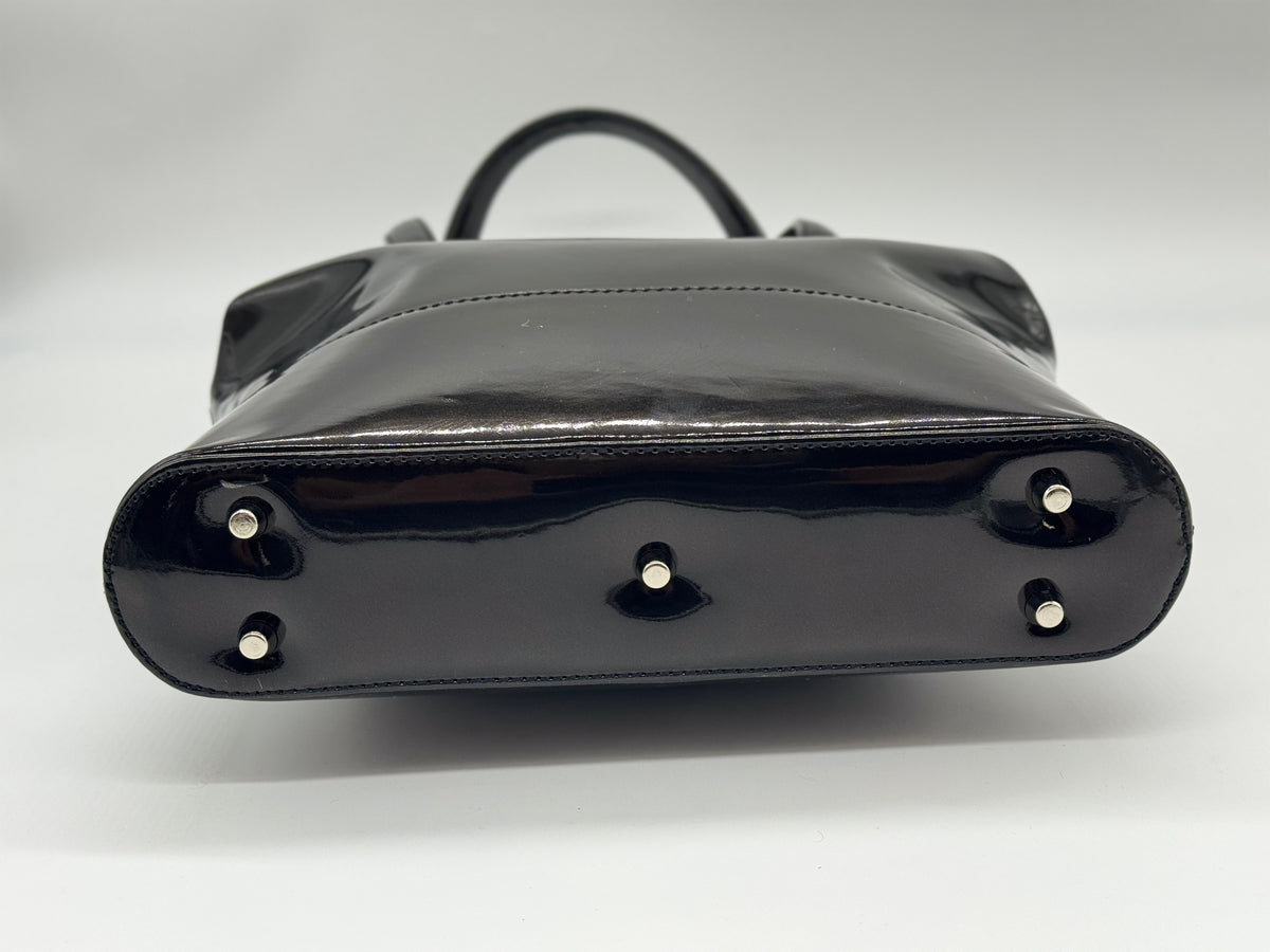 Base della borsa a mano Borse Vintage Gianni Versace in pelle verniciata nera con piedini metallici protettivi