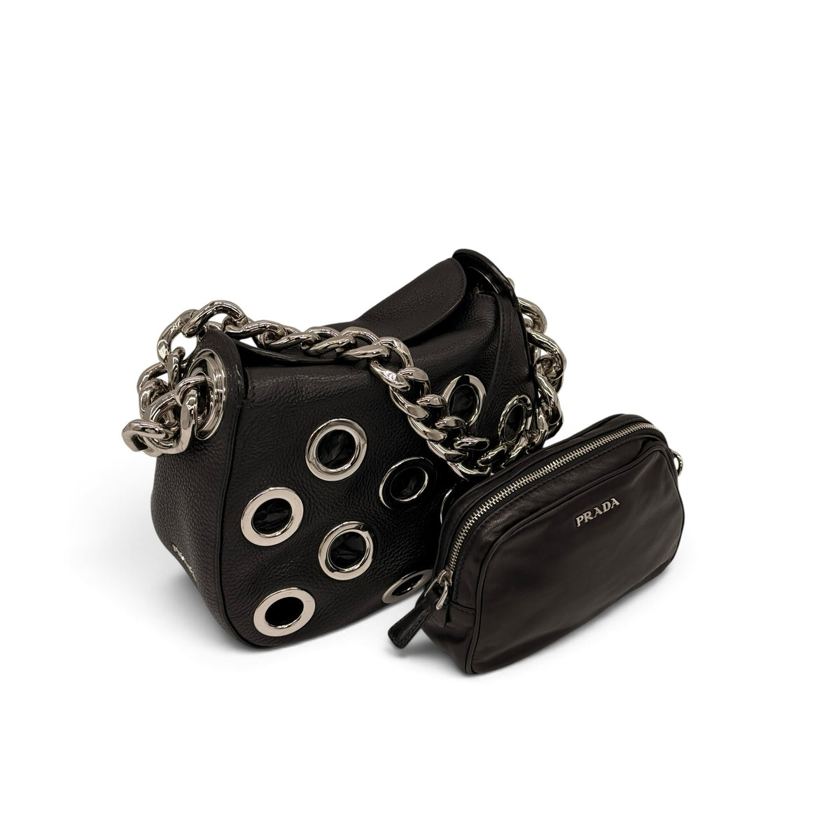 Borsa a spalla Borse Vintage Prada in pelle nera granulata con occhielli metallici argento e catena decorativa