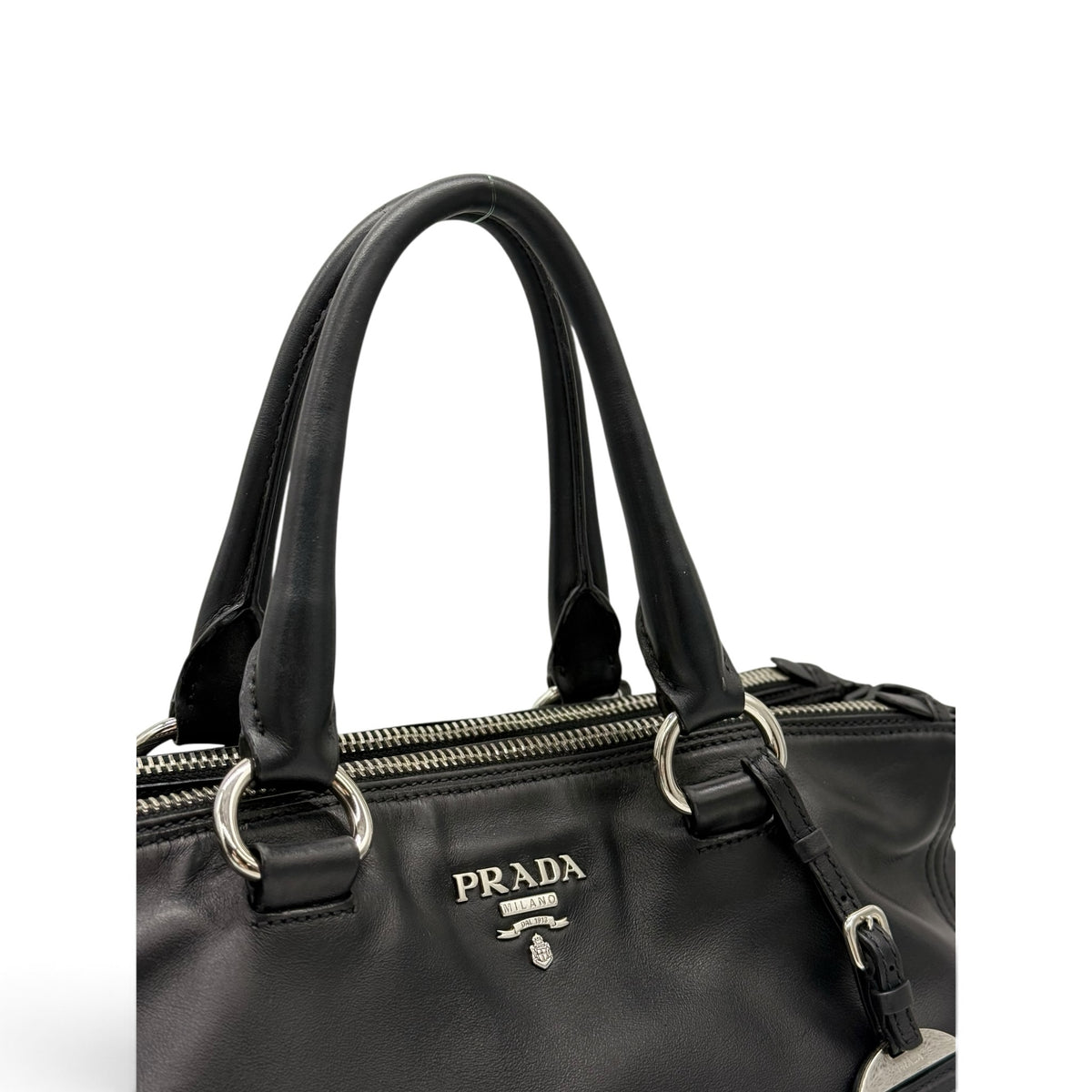 Borsa a mano Borse Vintage PRADA in pelle nera con manici strutturati e dettagli in metallo argentato