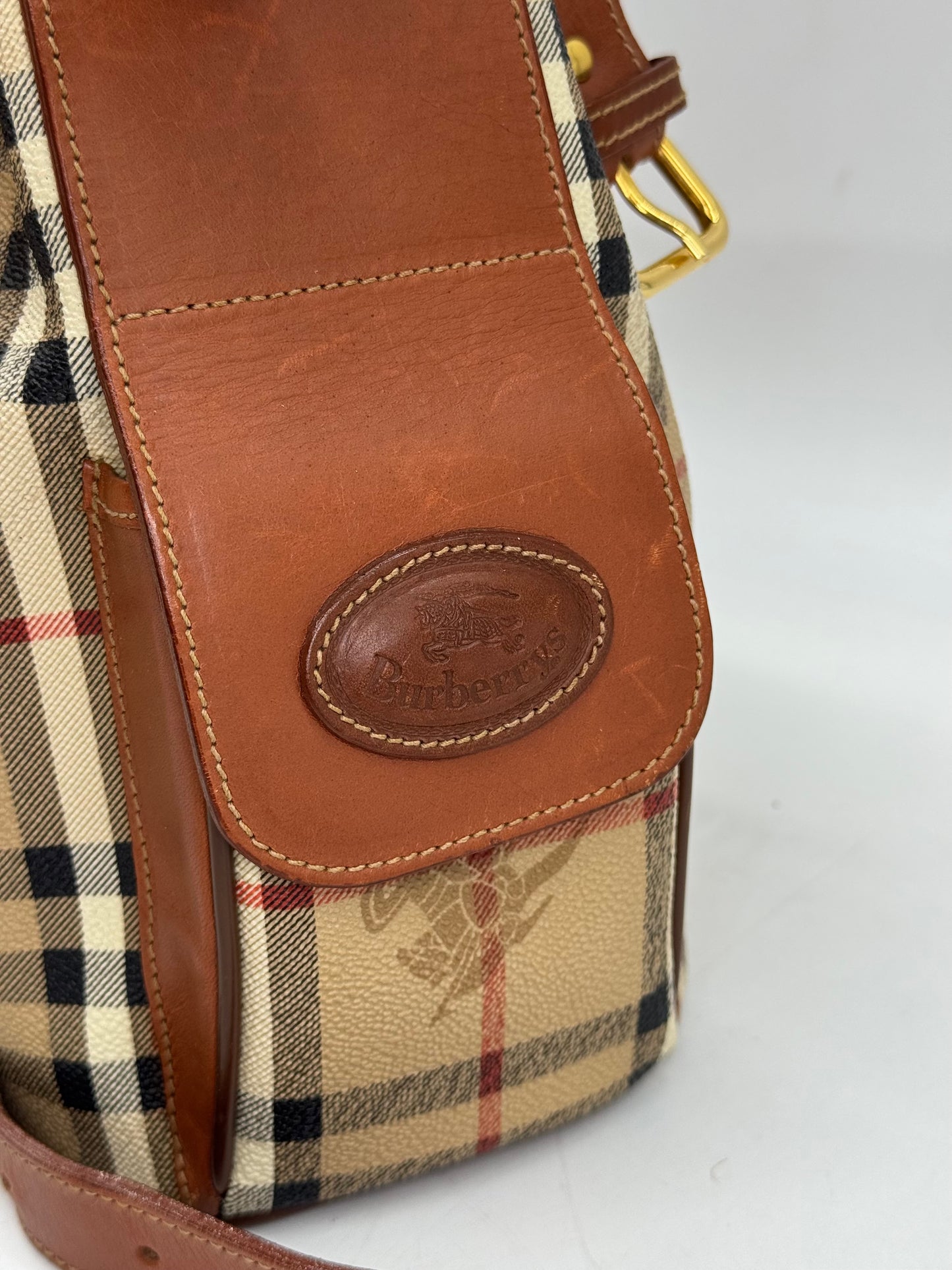 Borsa a secchiello Borse Vintage Burberrys in tessuto check beige con dettagli in pelle marrone e logo impresso