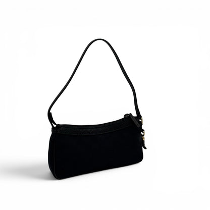 Borsa a spalla Borse Vintage Gucci in tessuto nero con monogramma tono su tono, dettagli in pelle e ciondolo dorato.