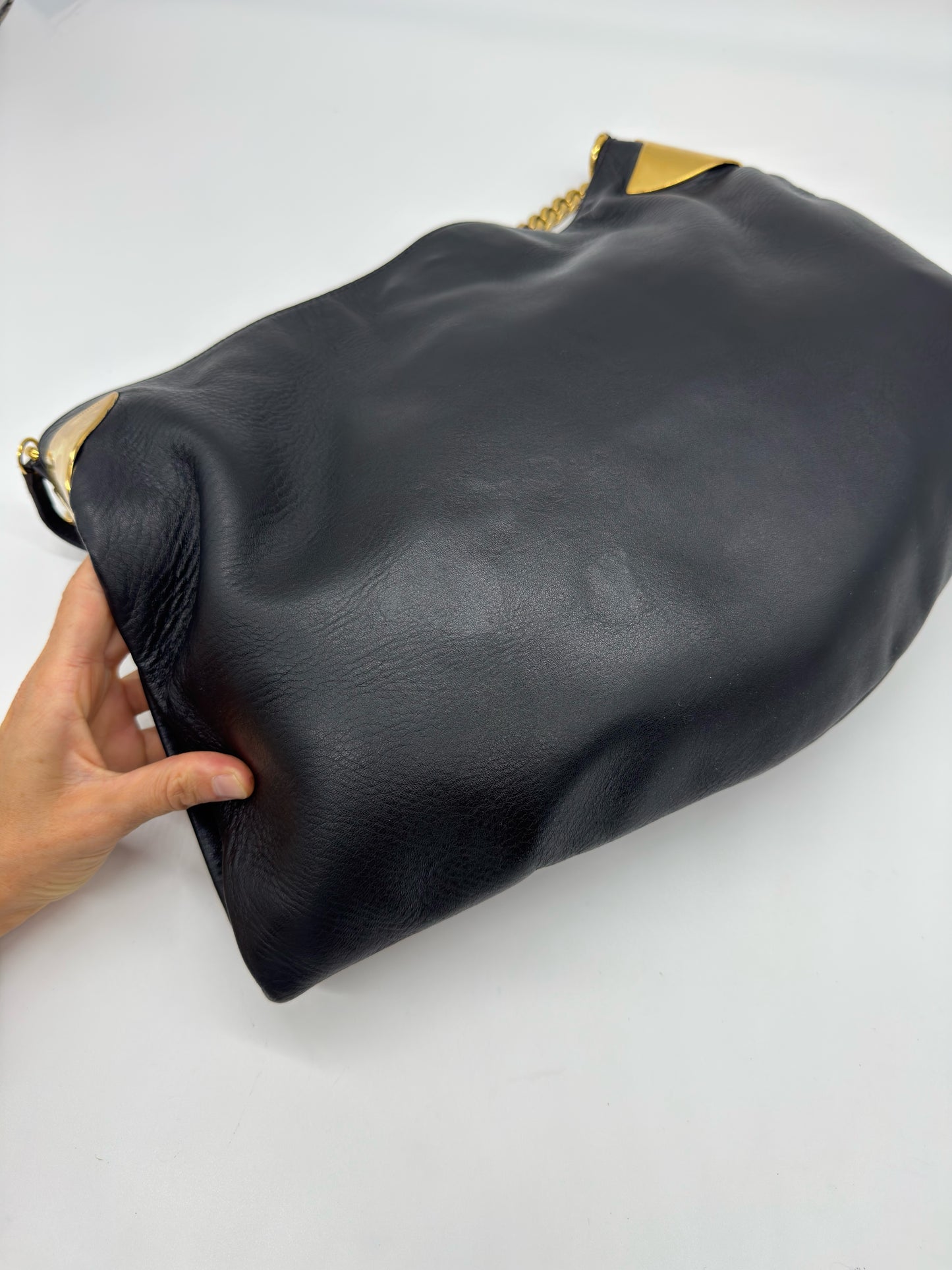 Borsa a spalla Borse Vintage Gucci in pelle nera morbida con dettagli metallici dorati e tracolla a catena