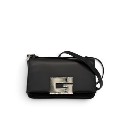 Borsa a spalla Borse Vintage in pelle nera liscia con chiusura metallica frontale a forma di G e tracolla regolabile.