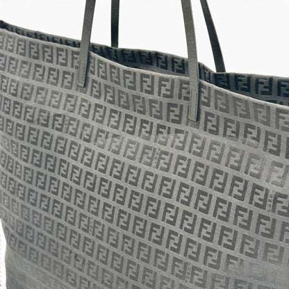 Borsa tote Borse Vintage Fendi in tessuto tecnico nero con iconico motivo logo FF jacquard e manici sottili