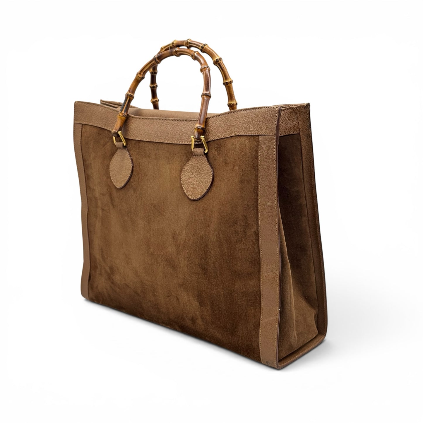 Borsa tote Borse Vintage Gucci in pelle scamosciata marrone con iconici manici in bambù e dettagli in pelle martellata