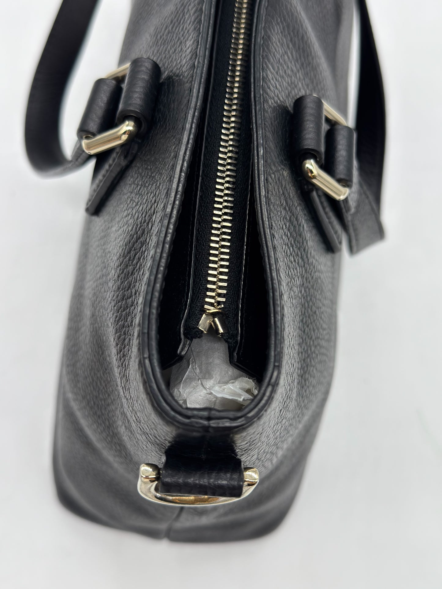 Borsa Tote Gucci Borse Vintage in pelle nera martellata con chiusura a zip e dettagli in metallo dorato