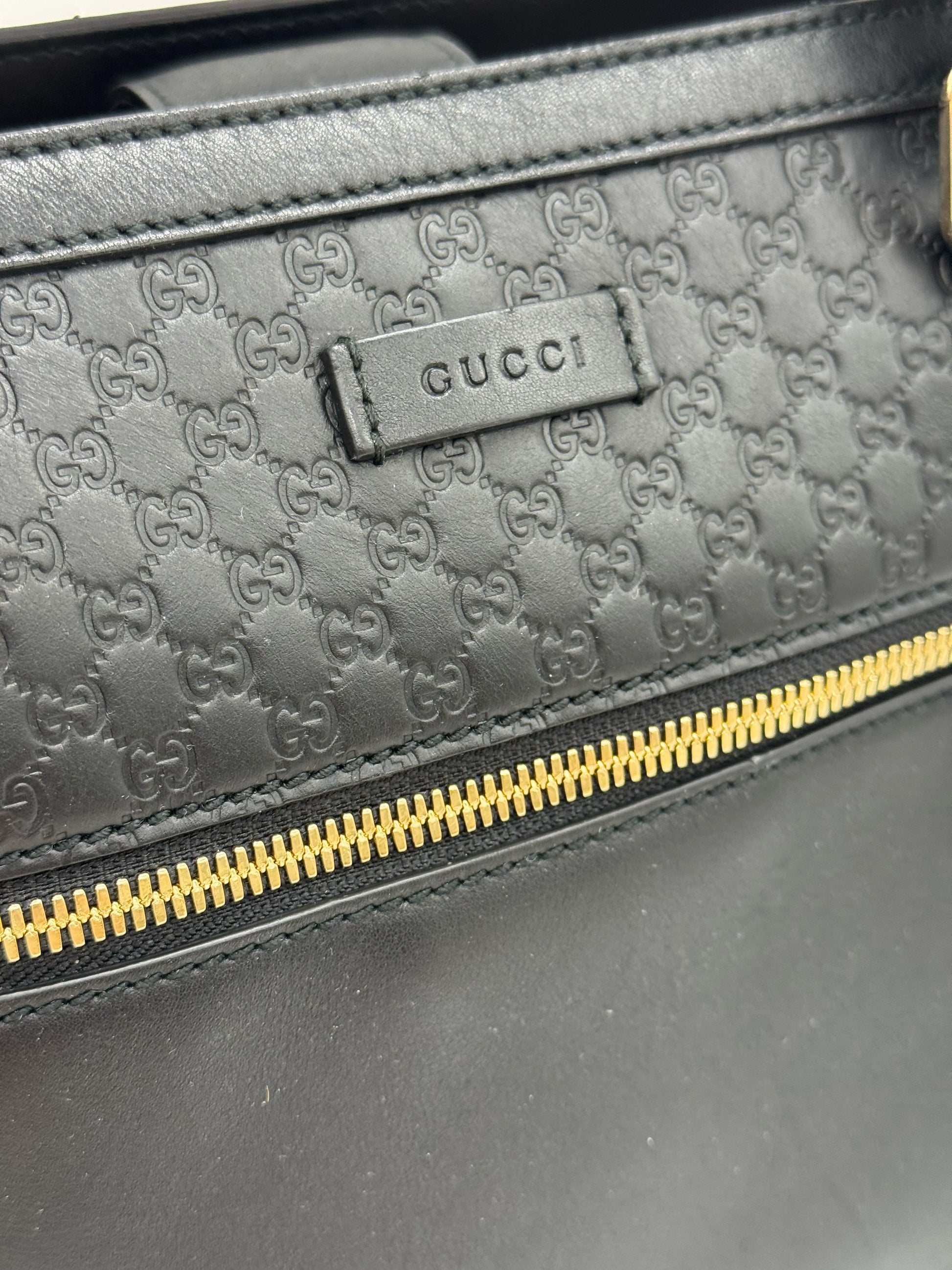Borsa tote Borse Vintage Gucci in pelle nera con motivo GG impresso e dettaglio zip frontale in metallo dorato