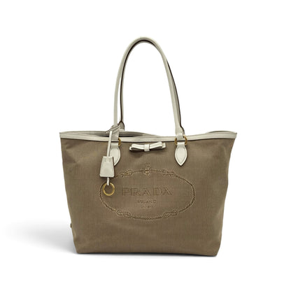 Borsa tote Borse Vintage Prada in tessuto tecnico kaki con dettagli in pelle bianca, logo ricamato e finiture dorate.