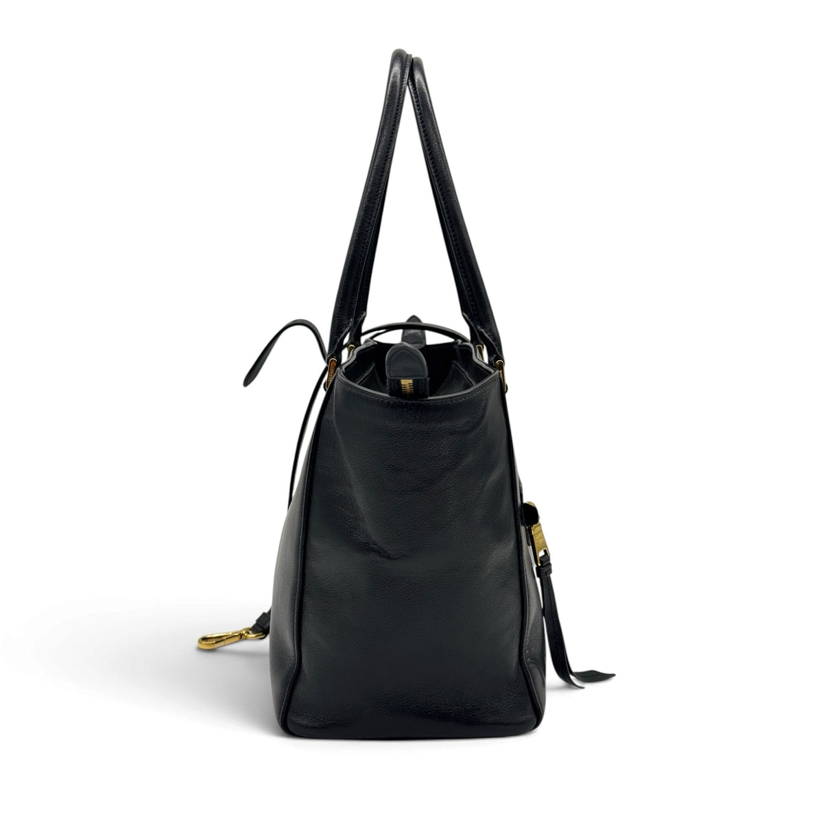 Borsa tote Borse Vintage Prada in pelle nera martellata con dettagli in metallo dorato, vista laterale.