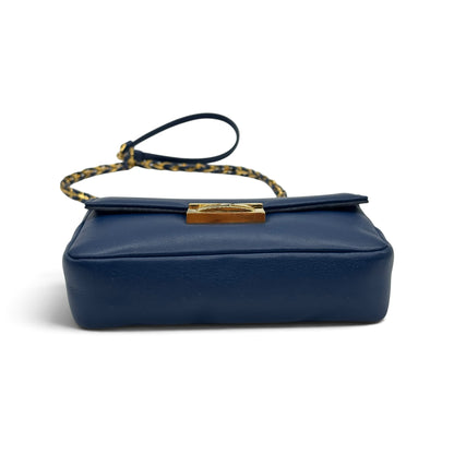 Borsa a tracolla Borse Vintage Fendi in pelle blu con chiusura metallica dorata e tracolla a catena intrecciata